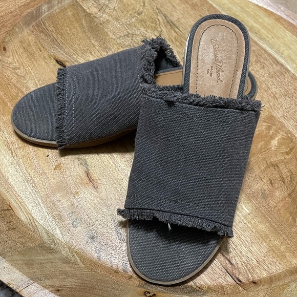 Woman’s Universal Thread Slip on Sandals with a Chunky Heel - Picture 15 of 15